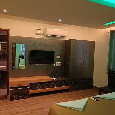 Umino Beach Resort Madras Buitenkant foto